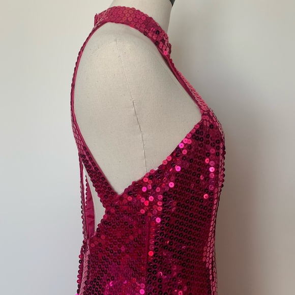 Fuchsia Sequined Body Hugging Gown - Picture 4 of 8